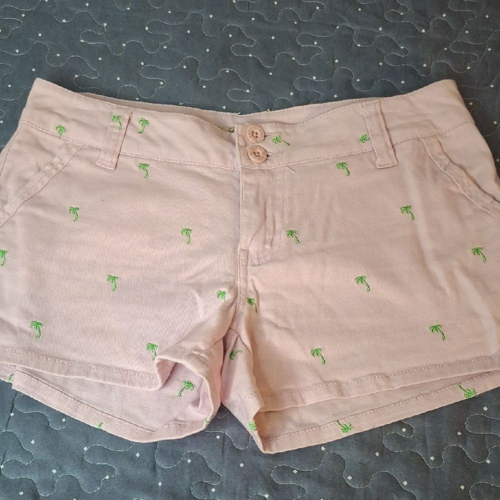 BeBop Light Pink Shorts with Green Palm Embroidery size 5